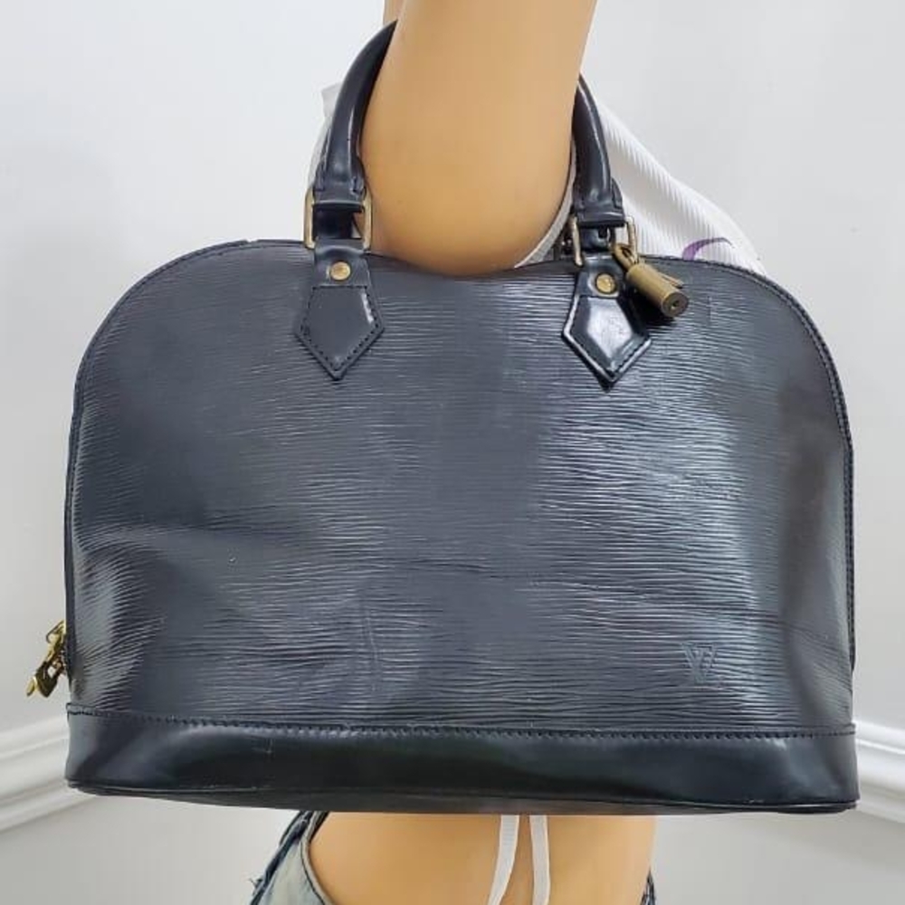 Elegant Black Leather Handbag